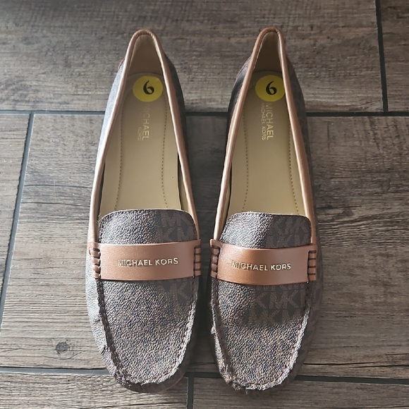 NEW Michael Kors Felicia Mocassins, size 9 - Picture 1 of 7